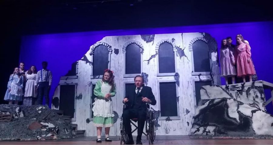 Scene from Girl in the White Pinafore 