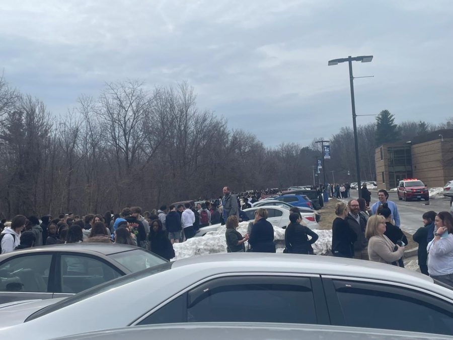 LHS students and staff wait in the parking lot during the alarm. 