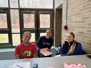 National Honor Society senior members are volunteering for 
the annual blood drive. From left: Hannah Hartman,
Anna Manchester and Celia Blanchard. 
